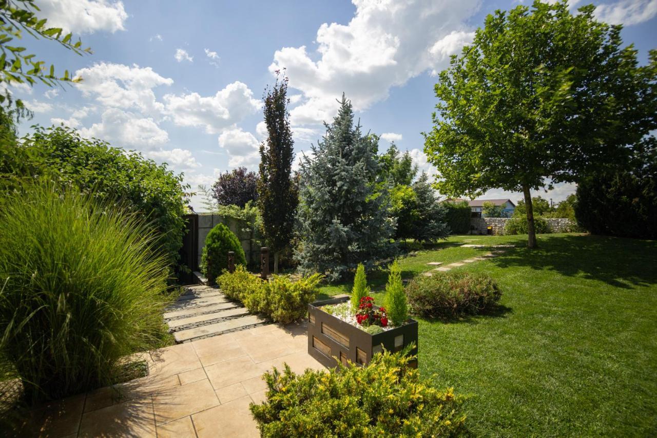 Kubiq Residence Giarmata Esterno foto